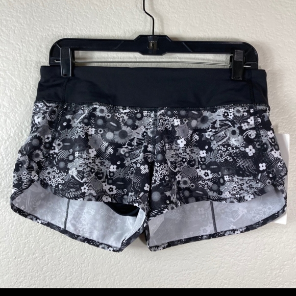 LULULEMON Speed Shorts size 8 Black, floral design - Picture 3 of 6